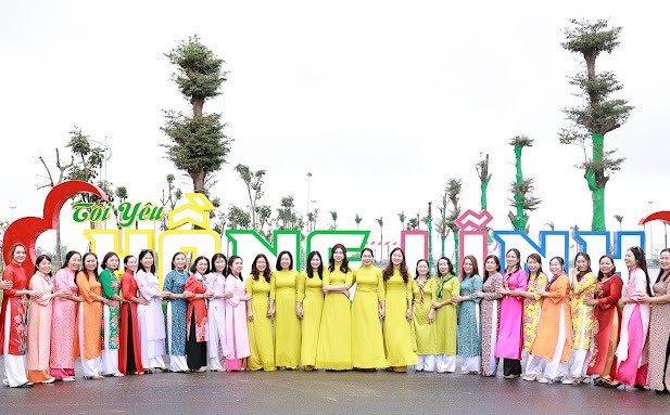 Hồng Lĩnh: Nữ CNVCLĐ sôi nổi hưởng ứng Tuần lễ áo dài Việt Nam năm 2024